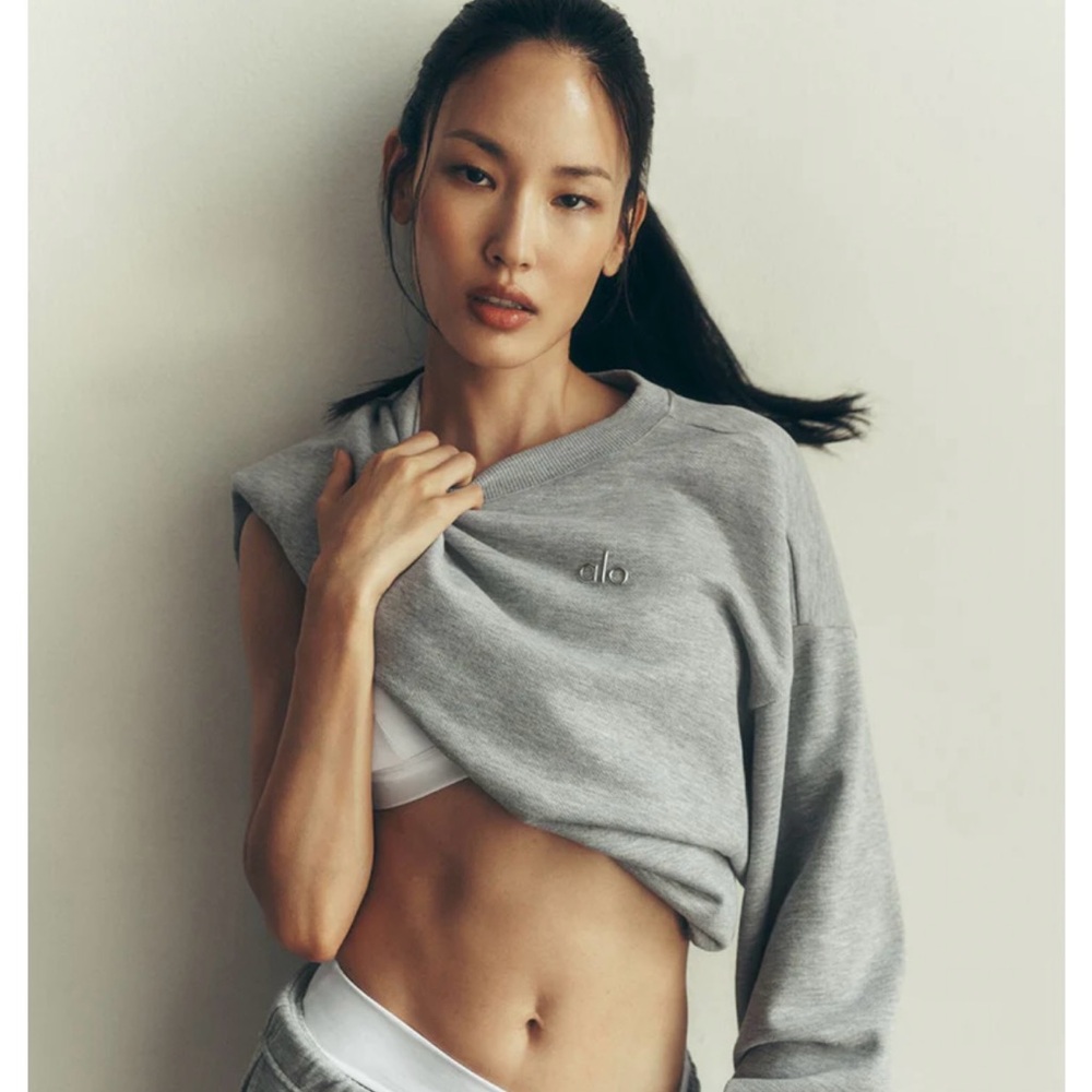 ALO Yoga Crew Sweatshirt - Picture 6 of 7